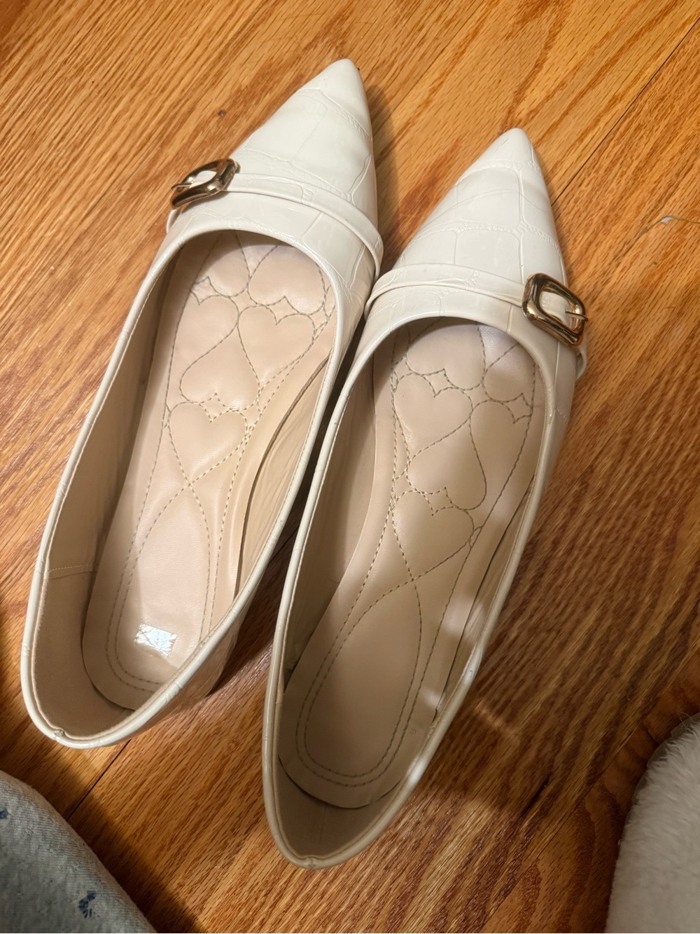 Women’s Pointed Toe Buckle Flats in White